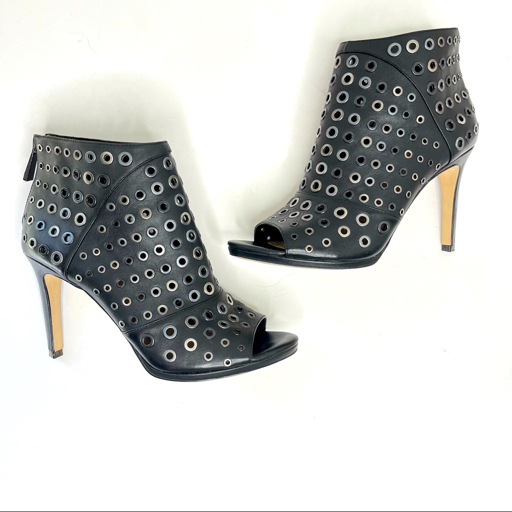 BCBGMAXAZRIA Lange Grommet Peep Toe Bootie